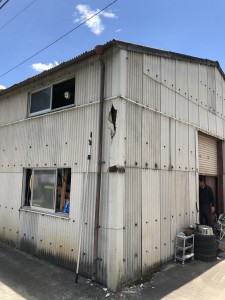 外壁が破損したら ｽﾚｰﾄ外壁 屋根 雨樋 外壁工事の望月建築板金